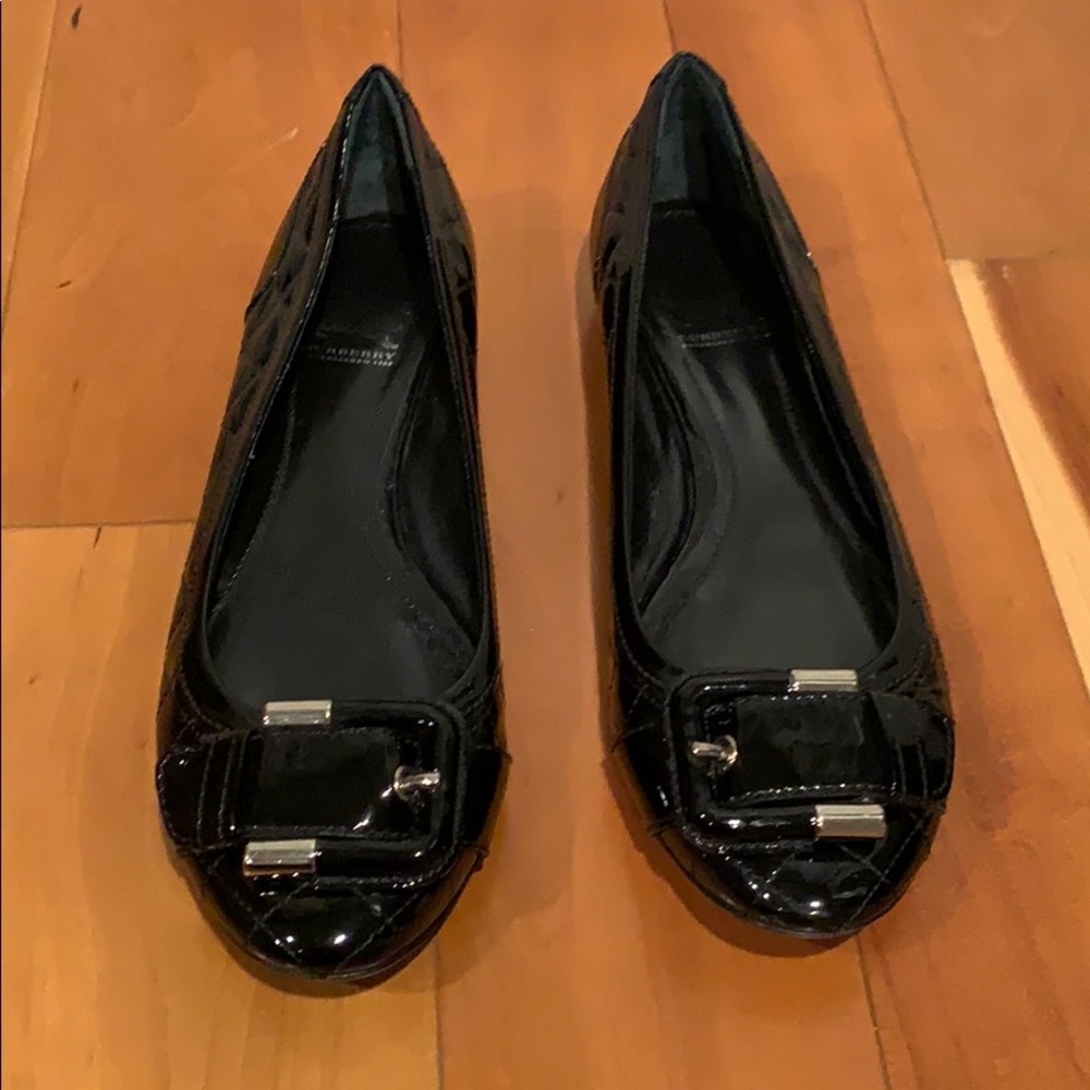 Burberry patent leather flat